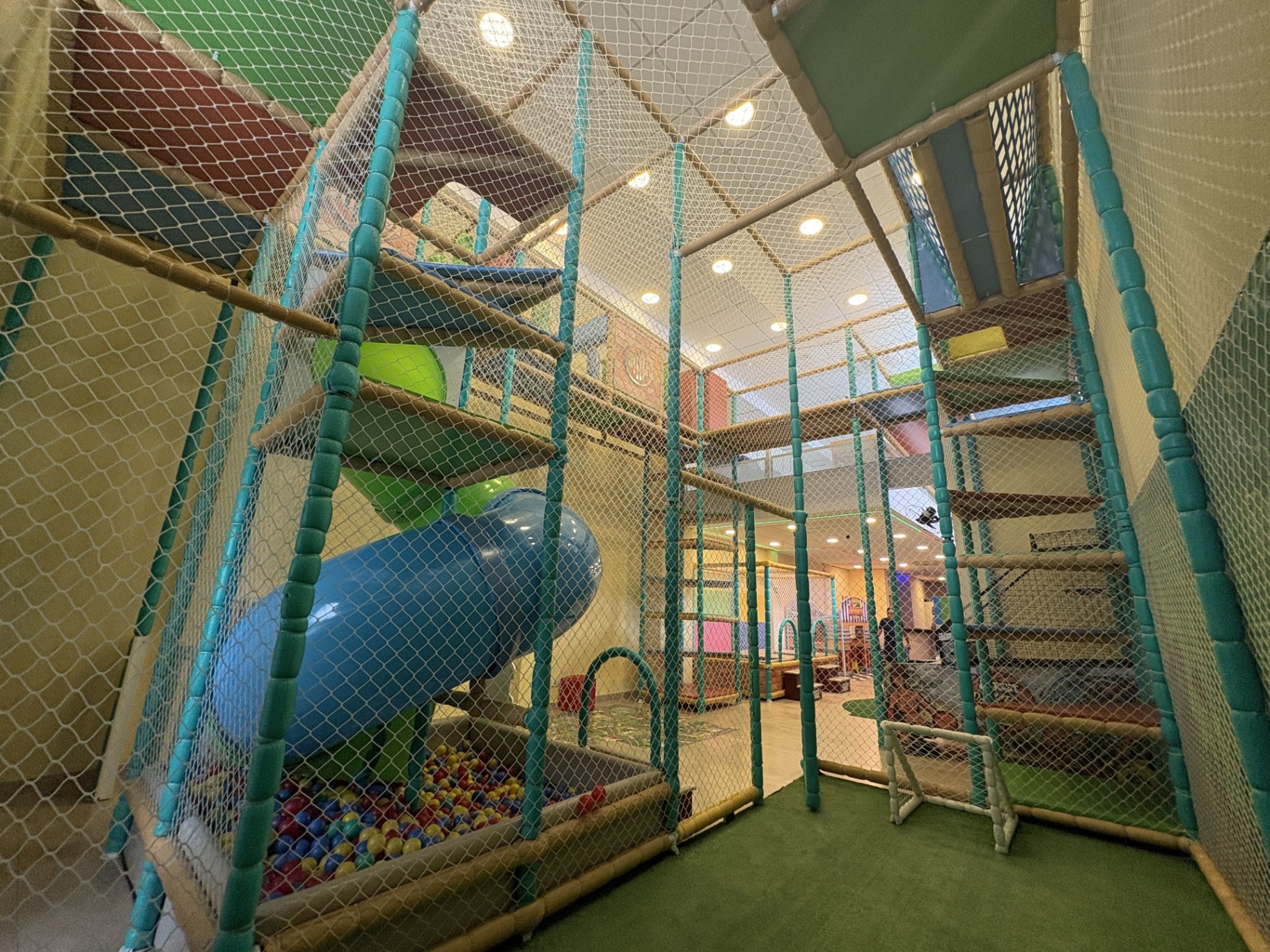Área infantil com brinquedos no buffet infantil Santana SP